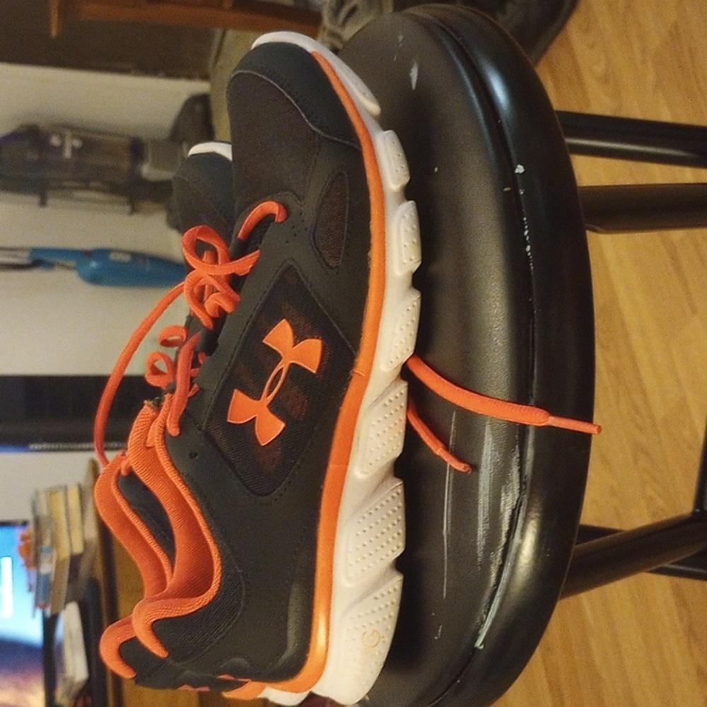 Shoes - Picture 2 of 5